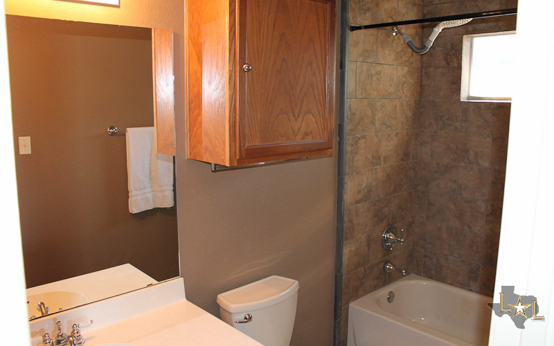 luxury-home-for-sale-round-rock-bathroom
